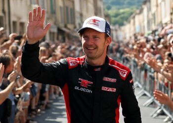 Gap : Sébastien Ogier, le champion du monde, salué par la foule rue Carnot