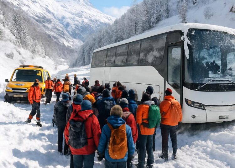 Hautes-Alpes : 25 touristes secourus la nuit après une panne de bus enneigé.