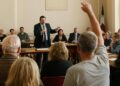 Carpentras : tensions au conseil municipal sur le budget d'Hervé de Lépinau (RN)