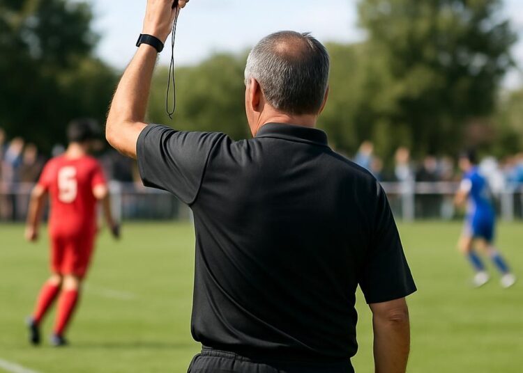 Football : Après 46 ans et 1500 matchs, Farid Bazri suspend son sifflet.