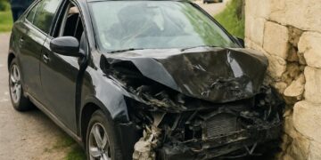 Ain : Un jeune conducteur gravement blessé après avoir heurté un mur.