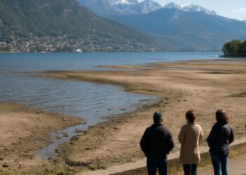 Haute-Savoie : le niveau du lac d'Annecy en déclin, suivi de près.