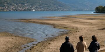Haute-Savoie : le niveau du lac d'Annecy en déclin, suivi de près.