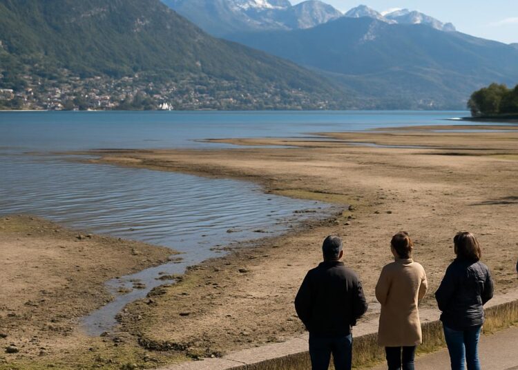 Haute-Savoie : le niveau du lac d'Annecy en déclin, suivi de près.
